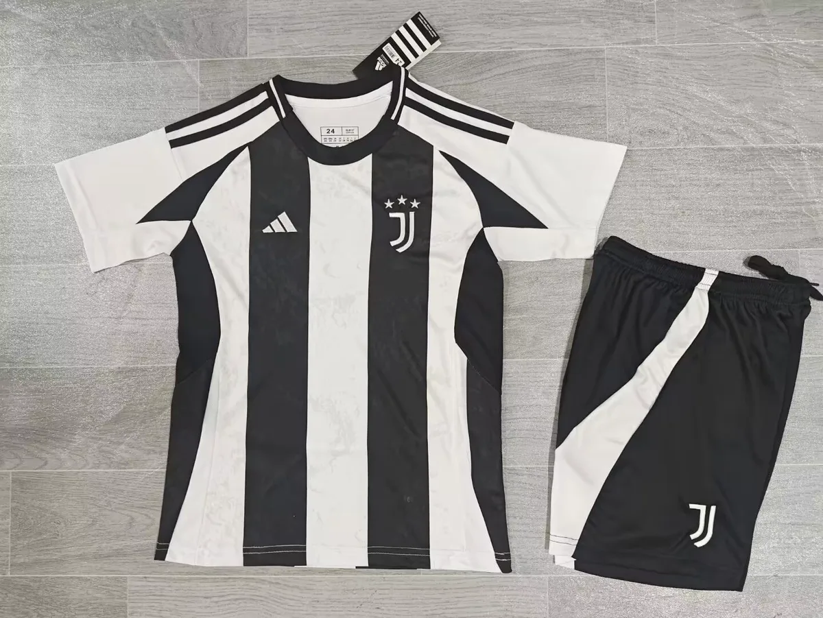 2024/25 Juventus Home Kids Kit, foto 1