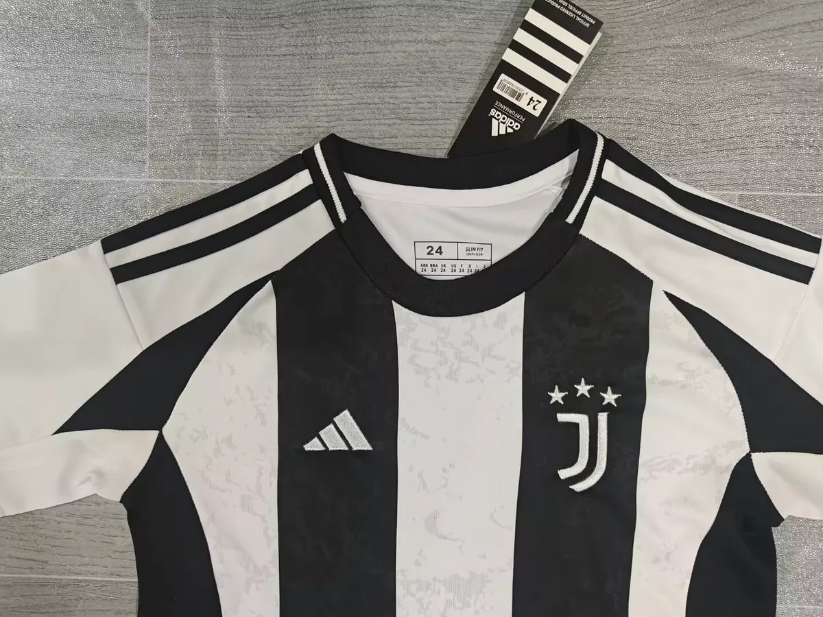 2024/25 Juventus Home Kids Kit, foto 2