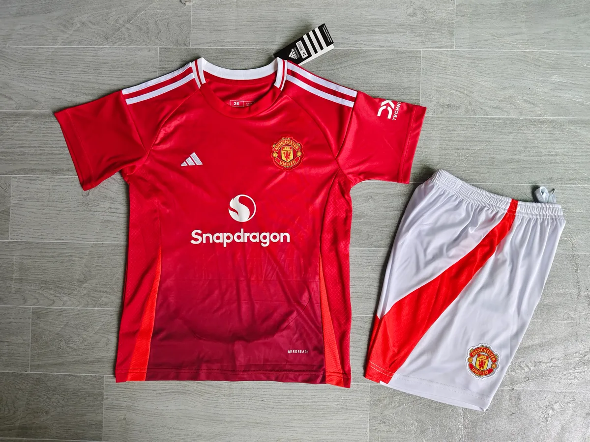 2024/25 Manchester United Home Kids Kit, foto 1