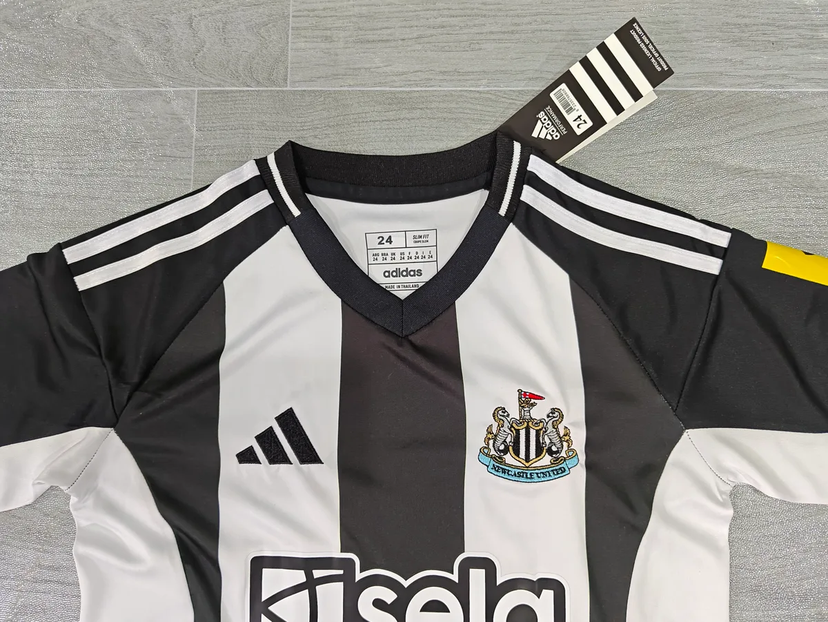 2024/25 Newcastle United Home Kids Kit, foto 2