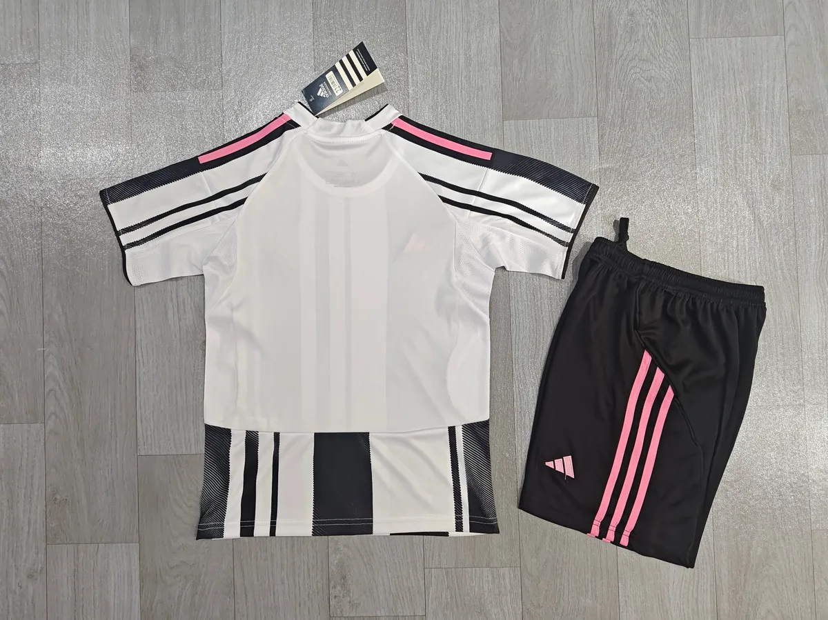 2025/26 Juventus Home Kids Kit, foto 3