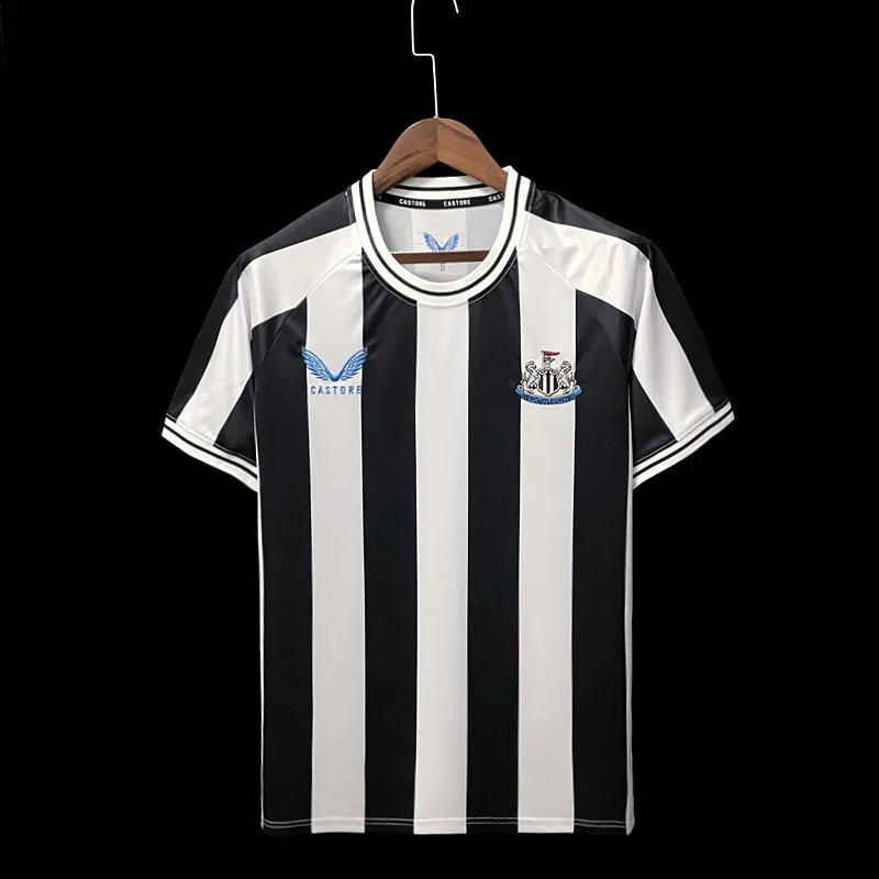 22/23 Newcastle home, foto 1