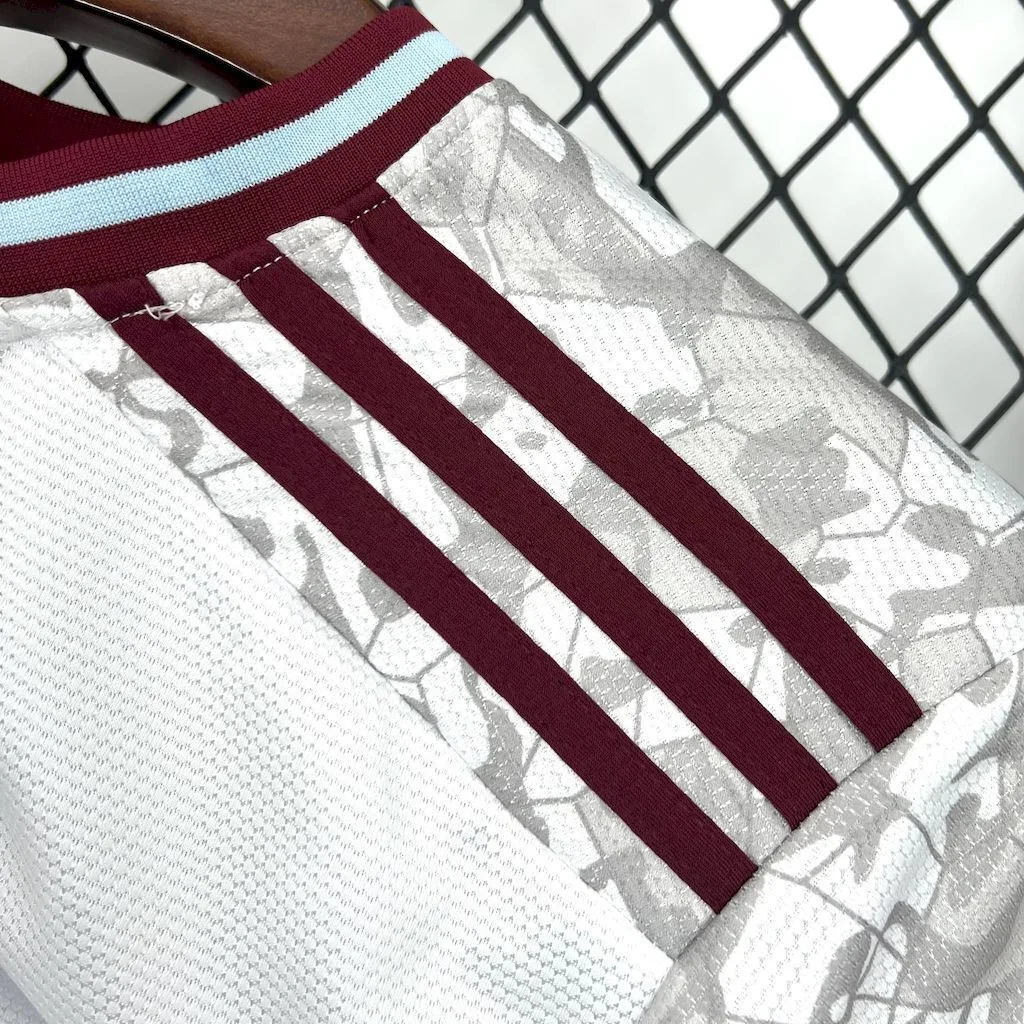 Aston Villa 2025/26 Third Jersey, foto 2