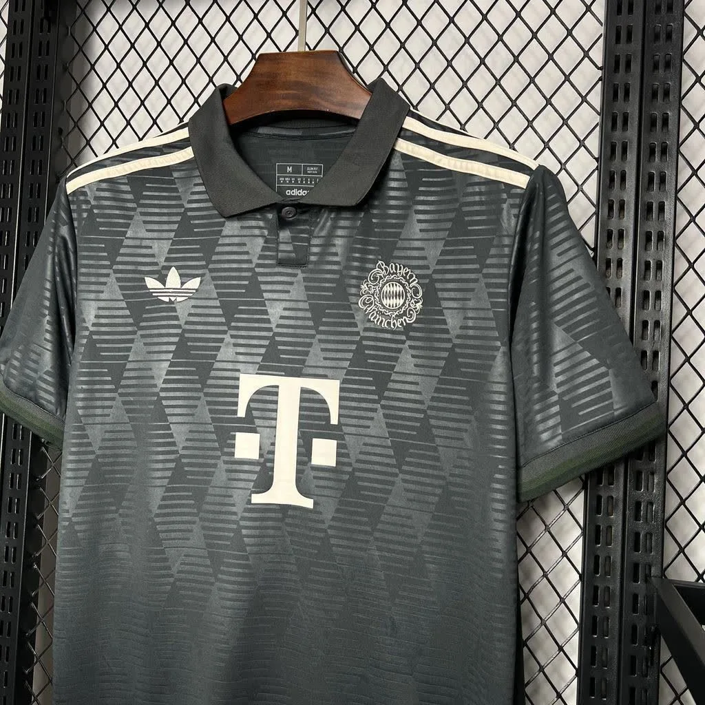 Bayern Munich 2024/25 Oktoberfest Jersey, foto 3