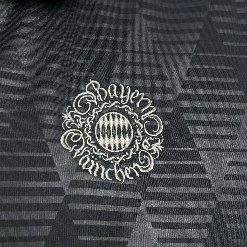 Bayern Munich 2024/25 Oktoberfest Jersey, foto 4