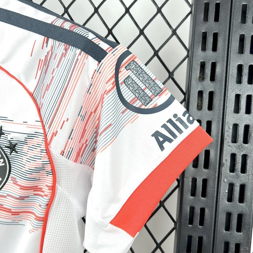 Bayern Munich 2025/26 Away Kids Kit, foto 6