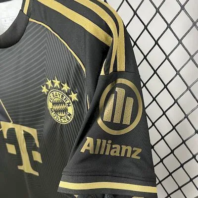 Bayern Munich 2025/26 Black Gold Special Edition Jersey, foto 4