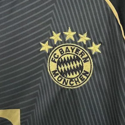 Bayern Munich 2025/26 Black Gold Special Edition Jersey, foto 6