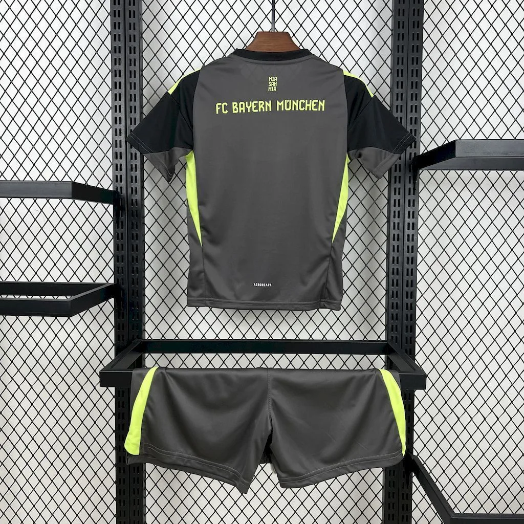 Bayern Munich 2025/26 Blackn Goalkeeper Kids Kit, foto 4