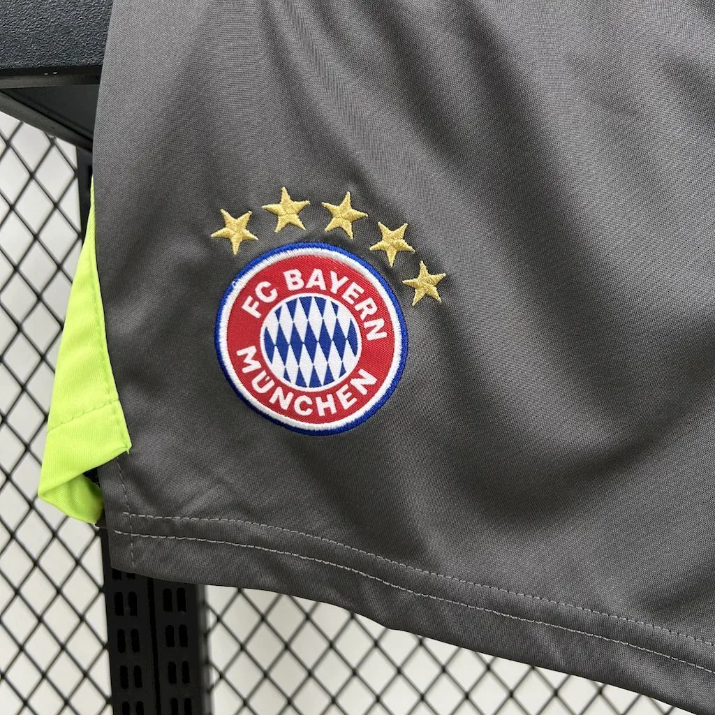 Bayern Munich 2025/26 Blackn Goalkeeper Kids Kit, foto 6