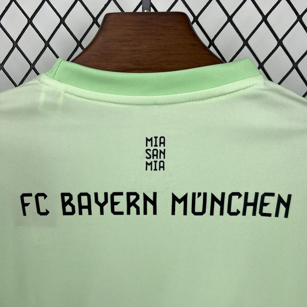 Bayern Munich 2025/26 Green Goalkeeper Kids Kit, foto 2