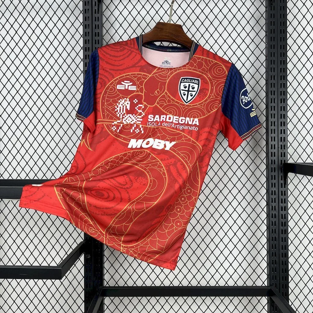 Cagliari Calcio 2024/25 Year of the Snake Limited Edition Jersey, foto 1