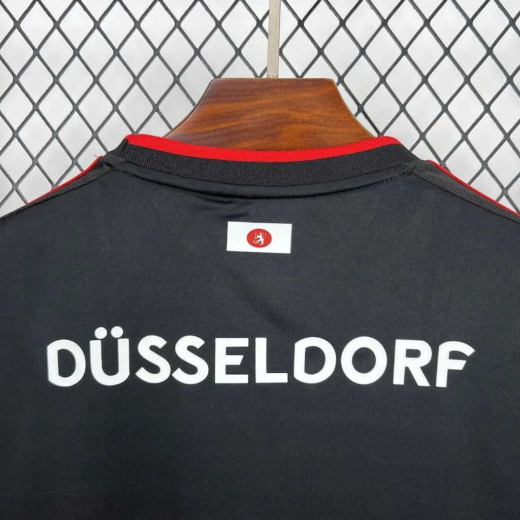 Fortuna Düsseldorf 2024/25 Special Edition Red Jersey, foto 2