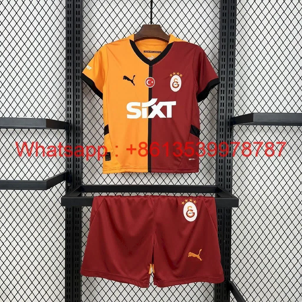 Galatasarays 2024/25 Home Kids Kit, foto 1