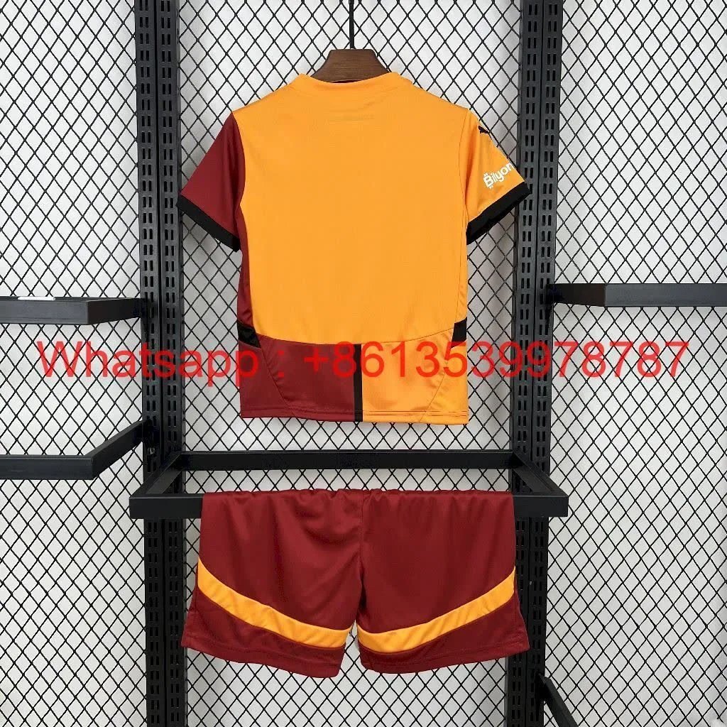 Galatasarays 2024/25 Home Kids Kit, foto 2