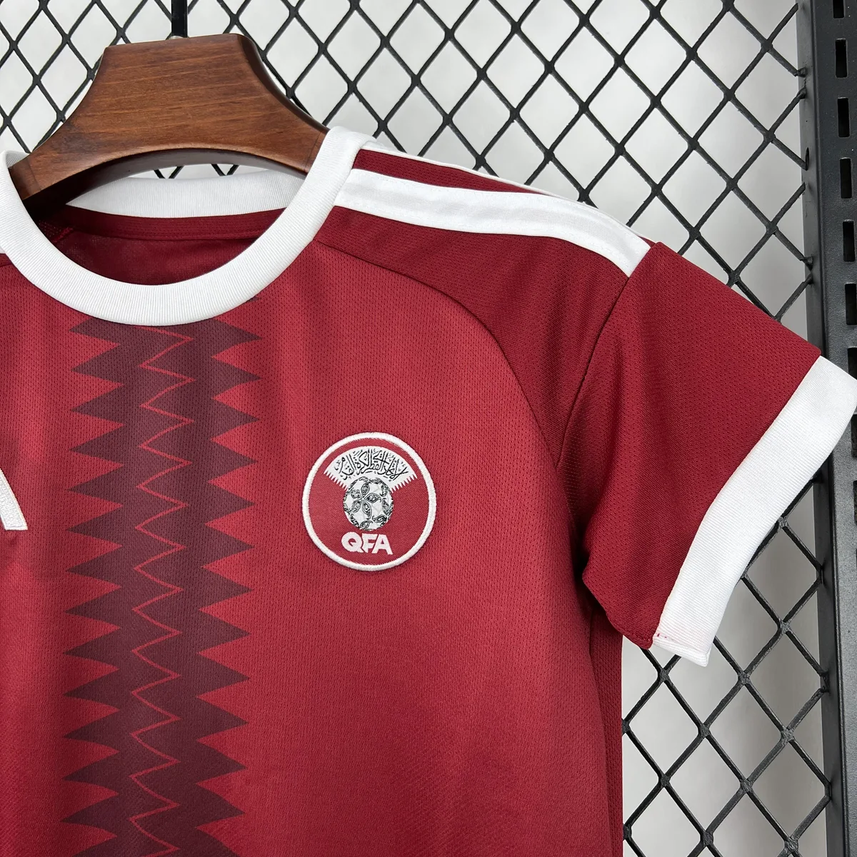 Kids Qatar 2026 World Cup Home Kit, foto 2