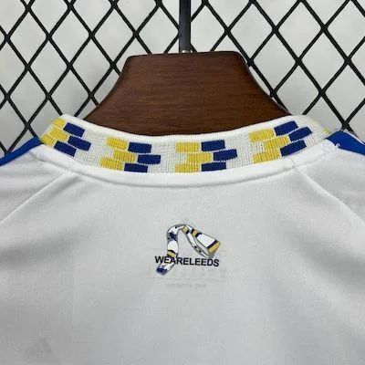 Leeds United F.C. 2025/26 Home Jersey Kids Kit, foto 2
