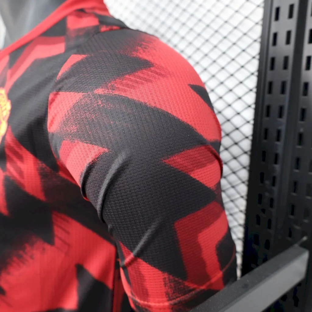 Manchester United 2025/26 Pre-match training red and black Jersey Player Version, foto 2