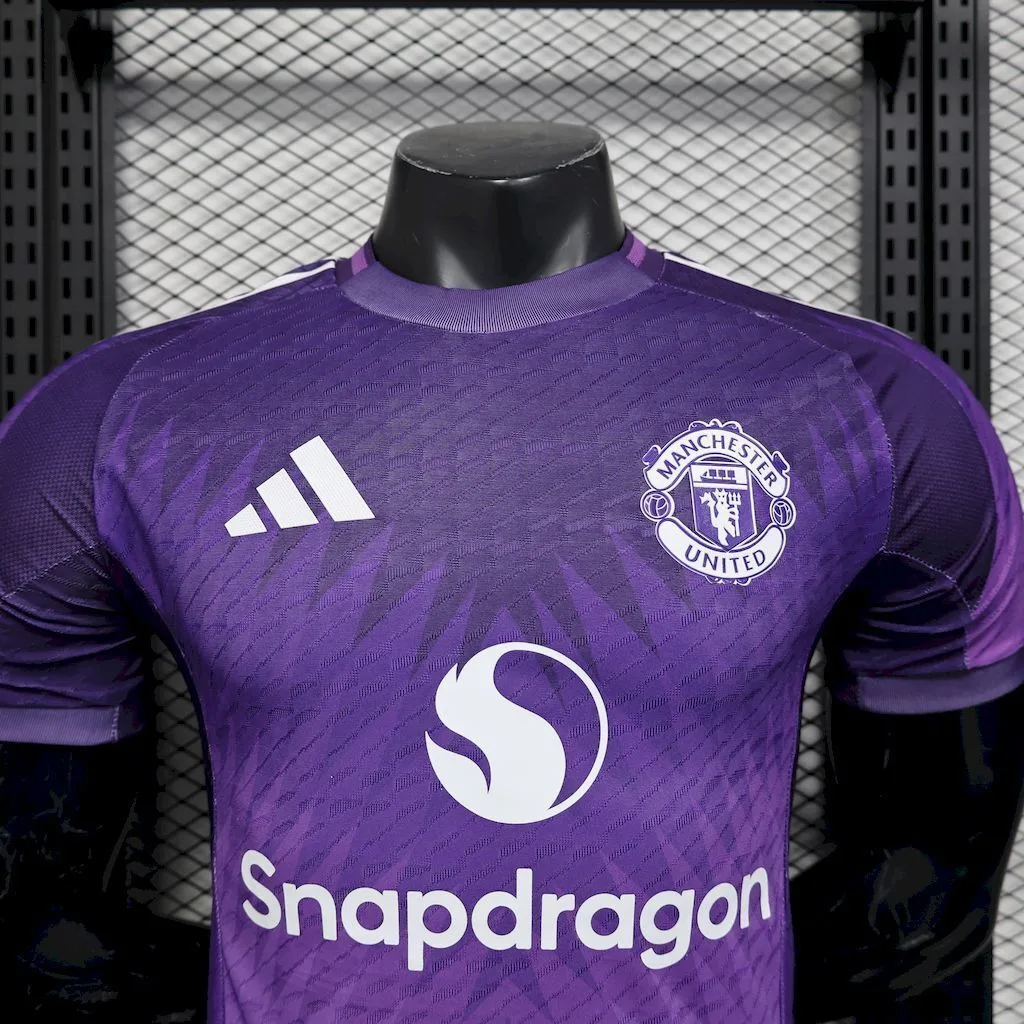 Manchester United 2025/26 Purple Special Edition Jersey Player Version, foto 3