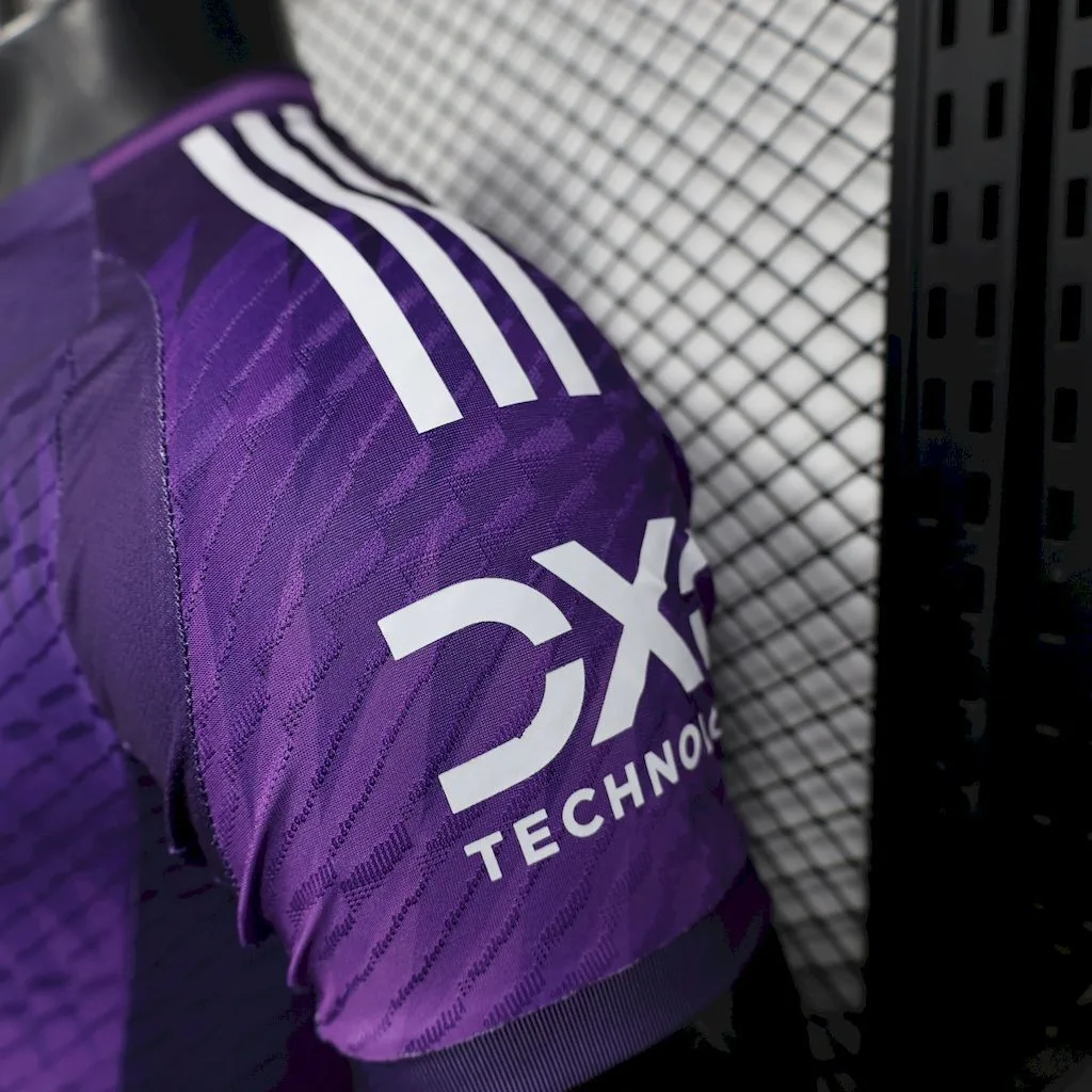 Manchester United 2025/26 Purple Special Edition Jersey Player Version, foto 5