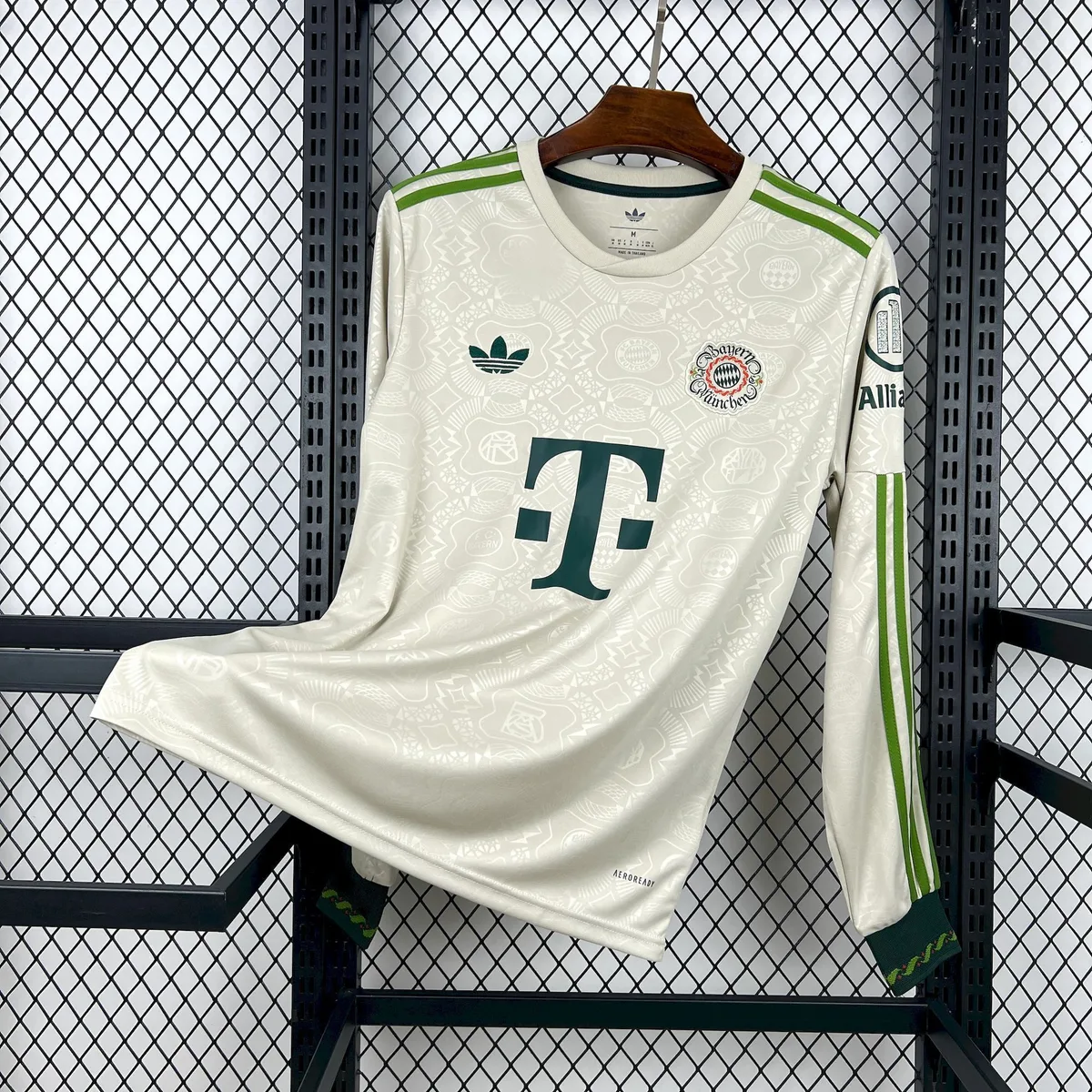 Mens Bayern Munich 2025/26 Oktoberfest Long Sleeve Jersey, foto 1