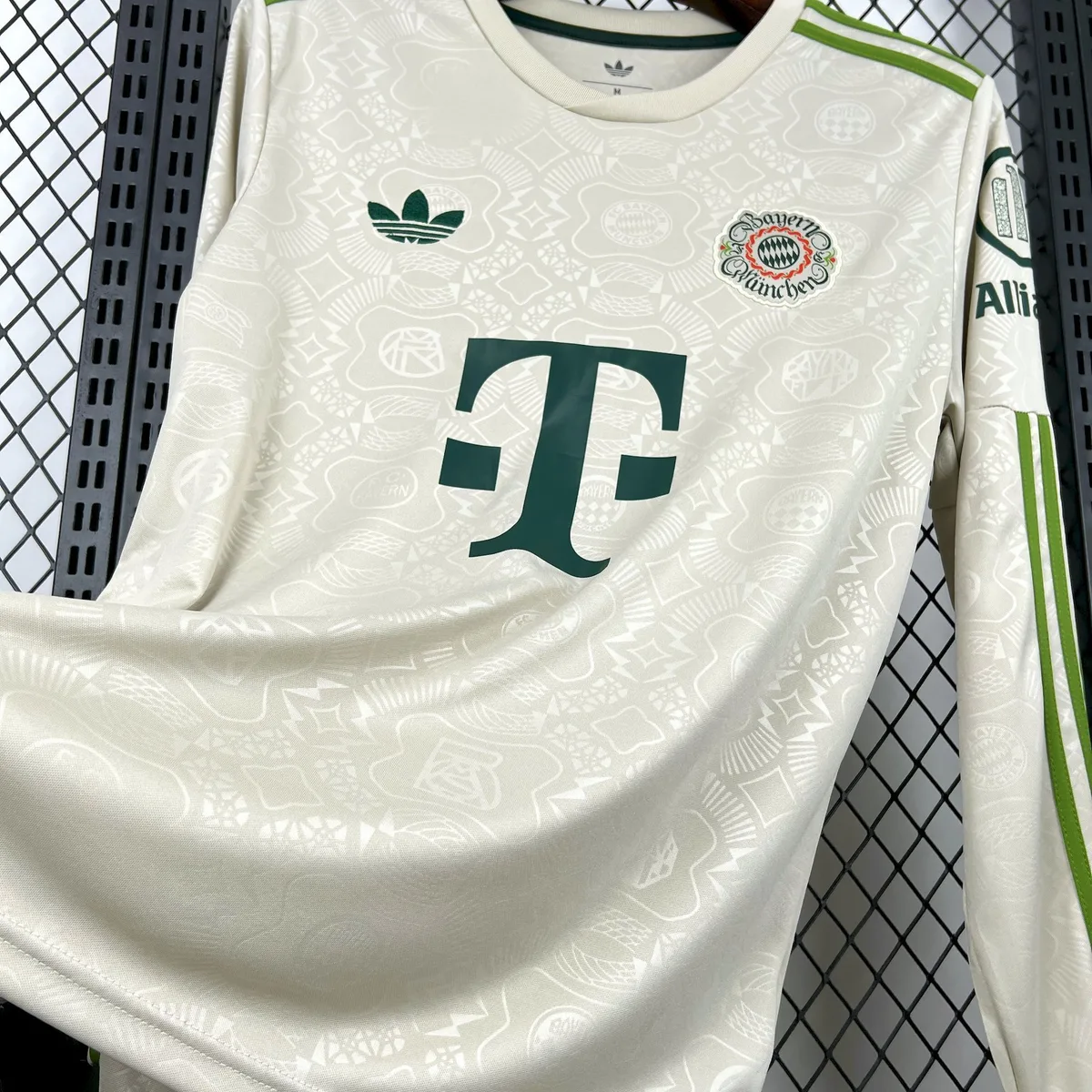 Mens Bayern Munich 2025/26 Oktoberfest Long Sleeve Jersey, foto 3