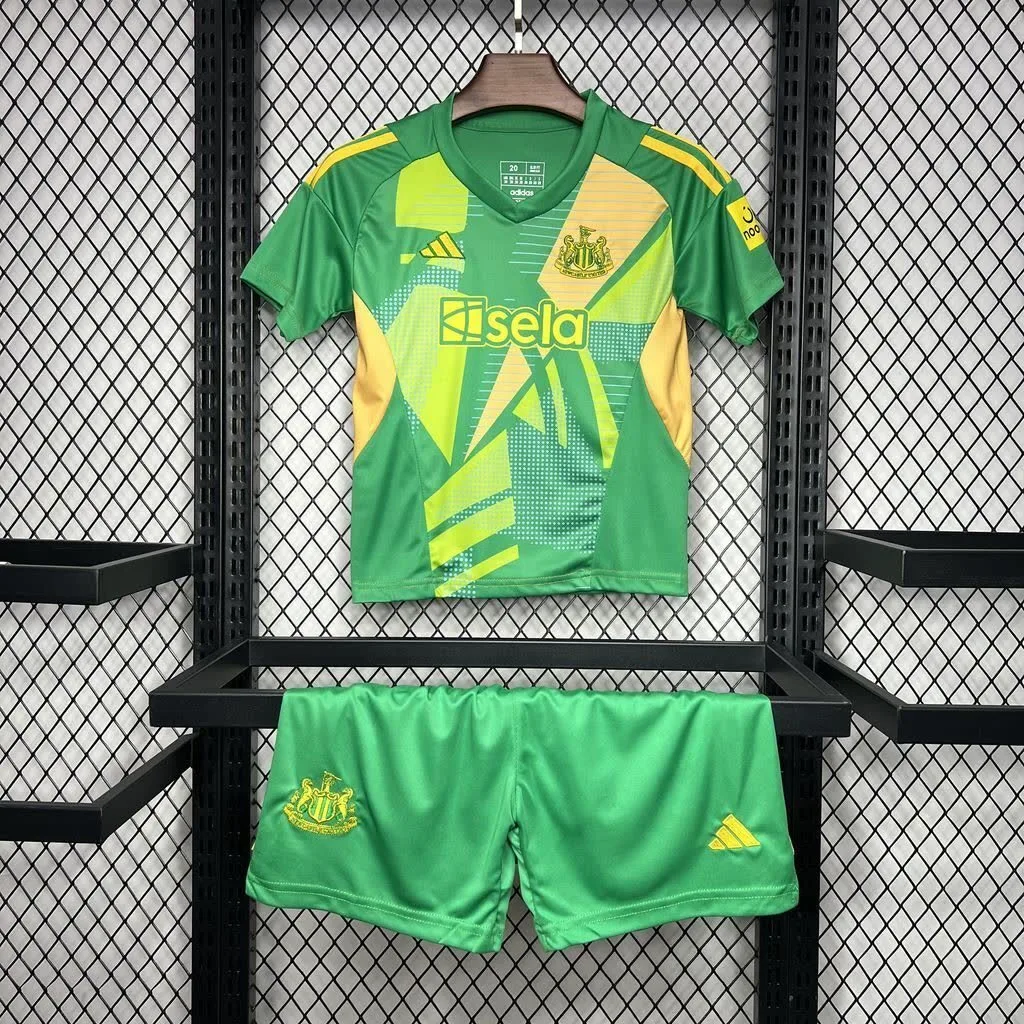 Newcastle United 2024/25 Goalkeeper Kids Kit, foto 1