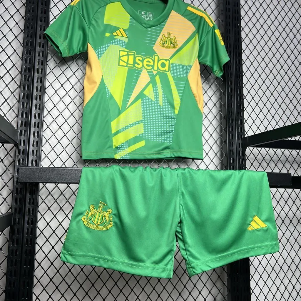 Newcastle United 2024/25 Goalkeeper Kids Kit, foto 4