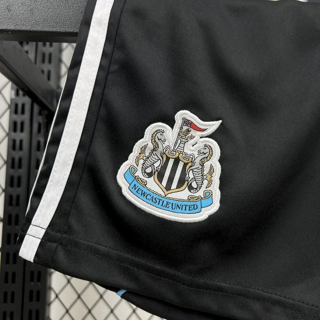 Newcastle United 2025/26 Home Kids Kit, foto 3
