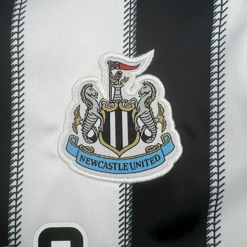 Newcastle United 2025/26 Home Kids Kit, foto 6