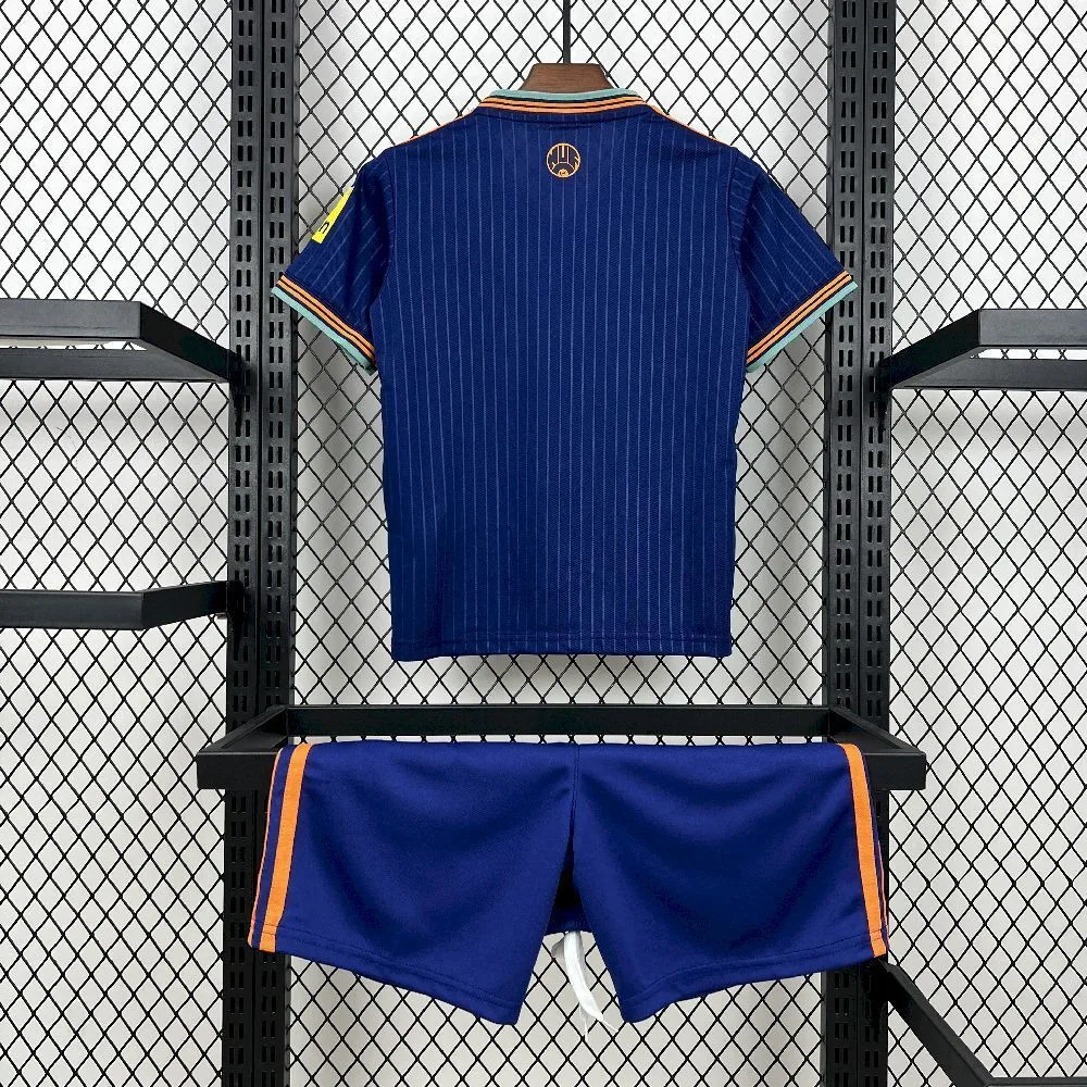 Newcastle United 2025/26 Third Kids Kit, foto 3