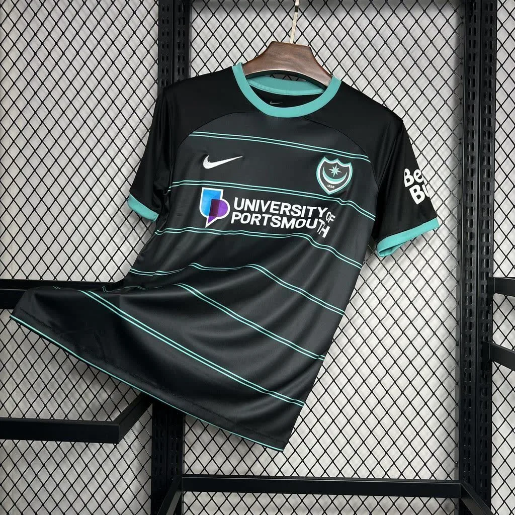 Portsmouth F.C. 2024/25 Away Jersey, foto 1