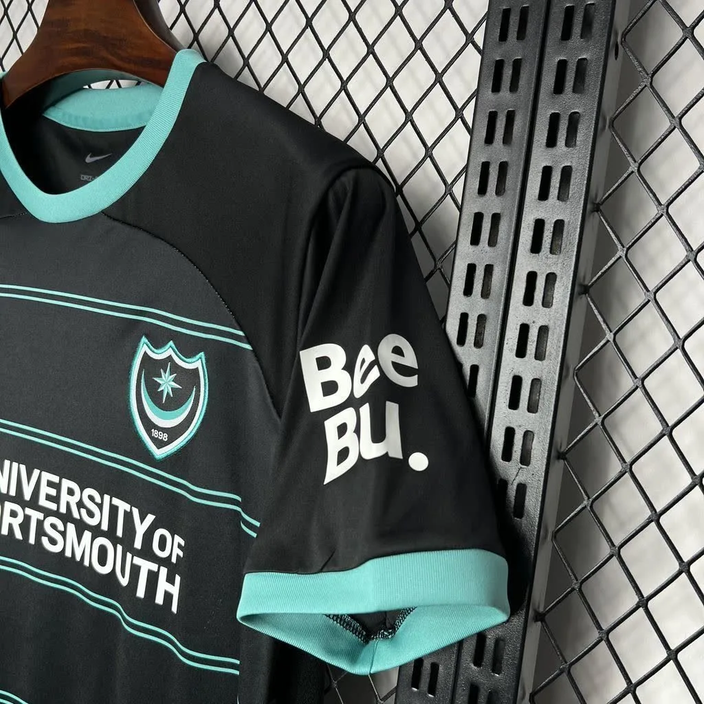 Portsmouth F.C. 2024/25 Away Jersey, foto 4