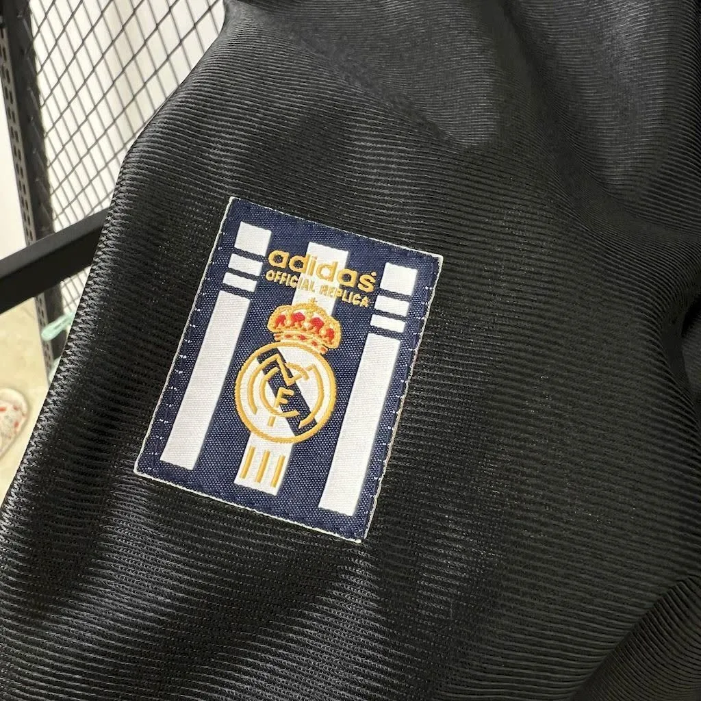 Real Madrid 1999/01 Away Retro Jersey, foto 4