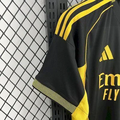 Real Madrid 2025/26 Black and yellow special edition Jersey, foto 3