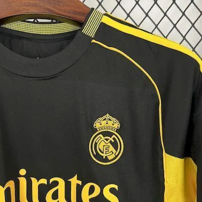 Real Madrid 2025/26 Black and yellow special edition Jersey, foto 6