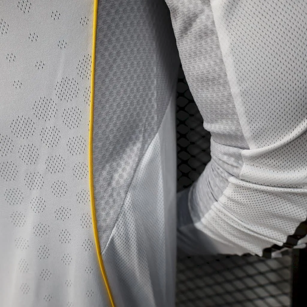 Real Madrid 2025/26 Home Long Sleeves Jersey Player Version, foto 3