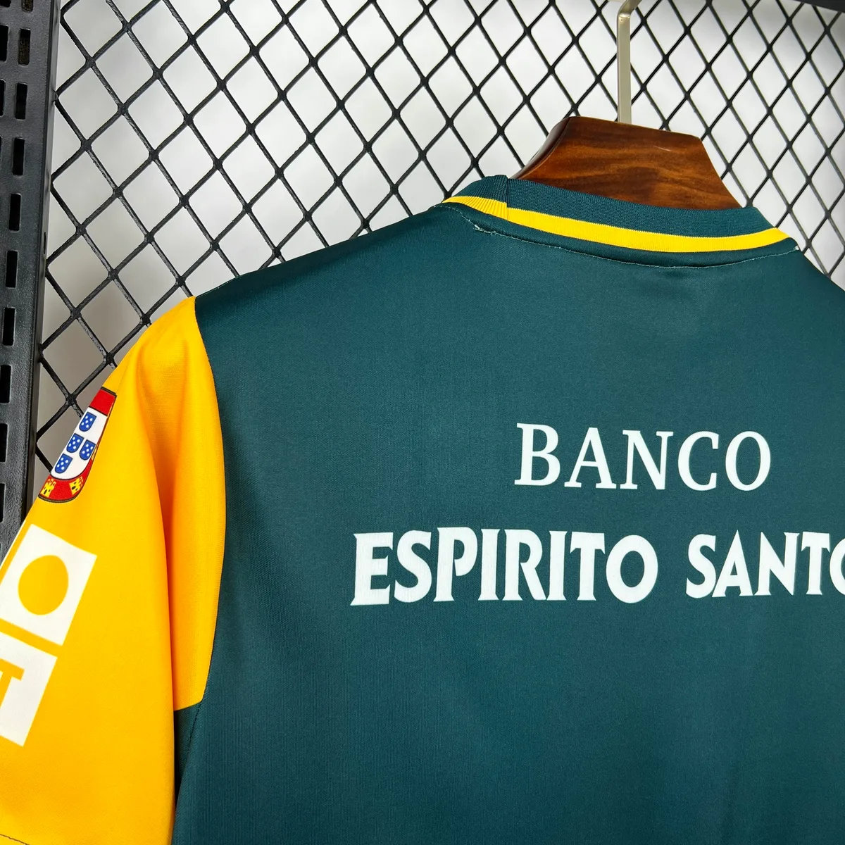 Retro Sporting CP 2002/03 Away Jersey, foto 3