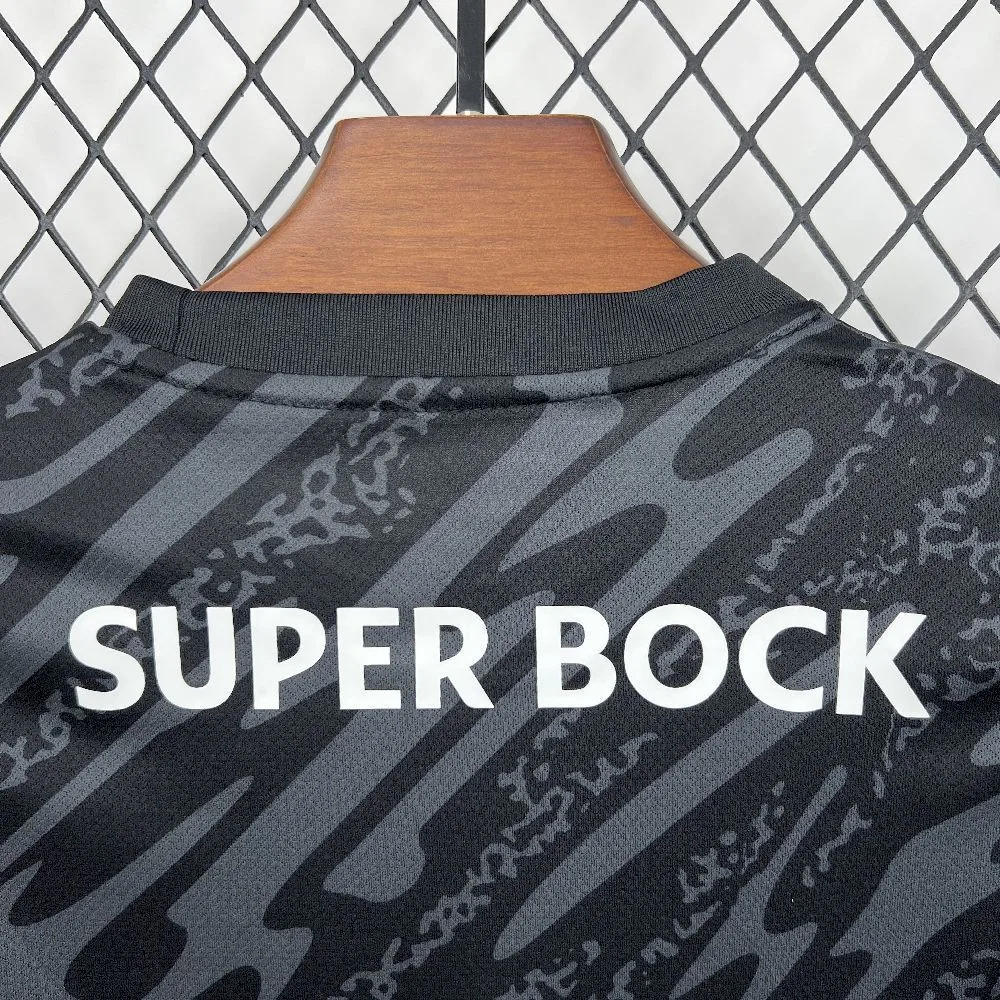 Sporting CP 2025/26 Black Goalkeeper Kids Kit, foto 2