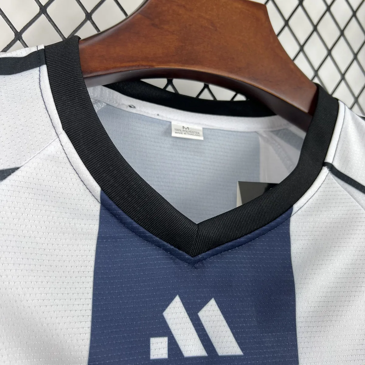 Unisex Light Blue Striped 2026 World Cup Style V-Neck Soccer Jersey 1, foto 5