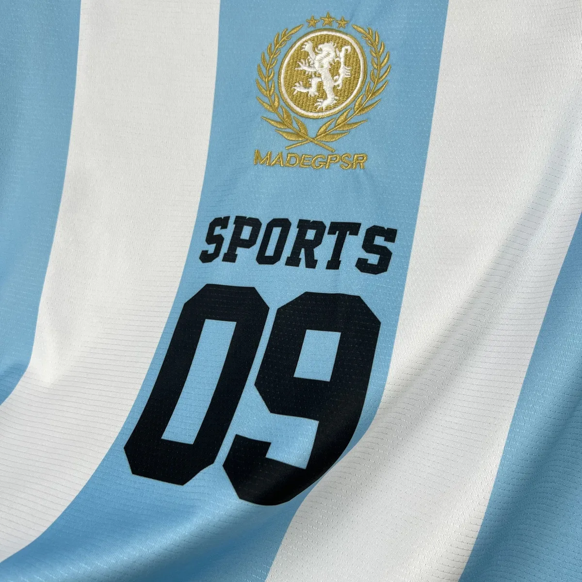 Unisex Light Blue Striped 2026 World Cup Style V-Neck Soccer Jersey, foto 3
