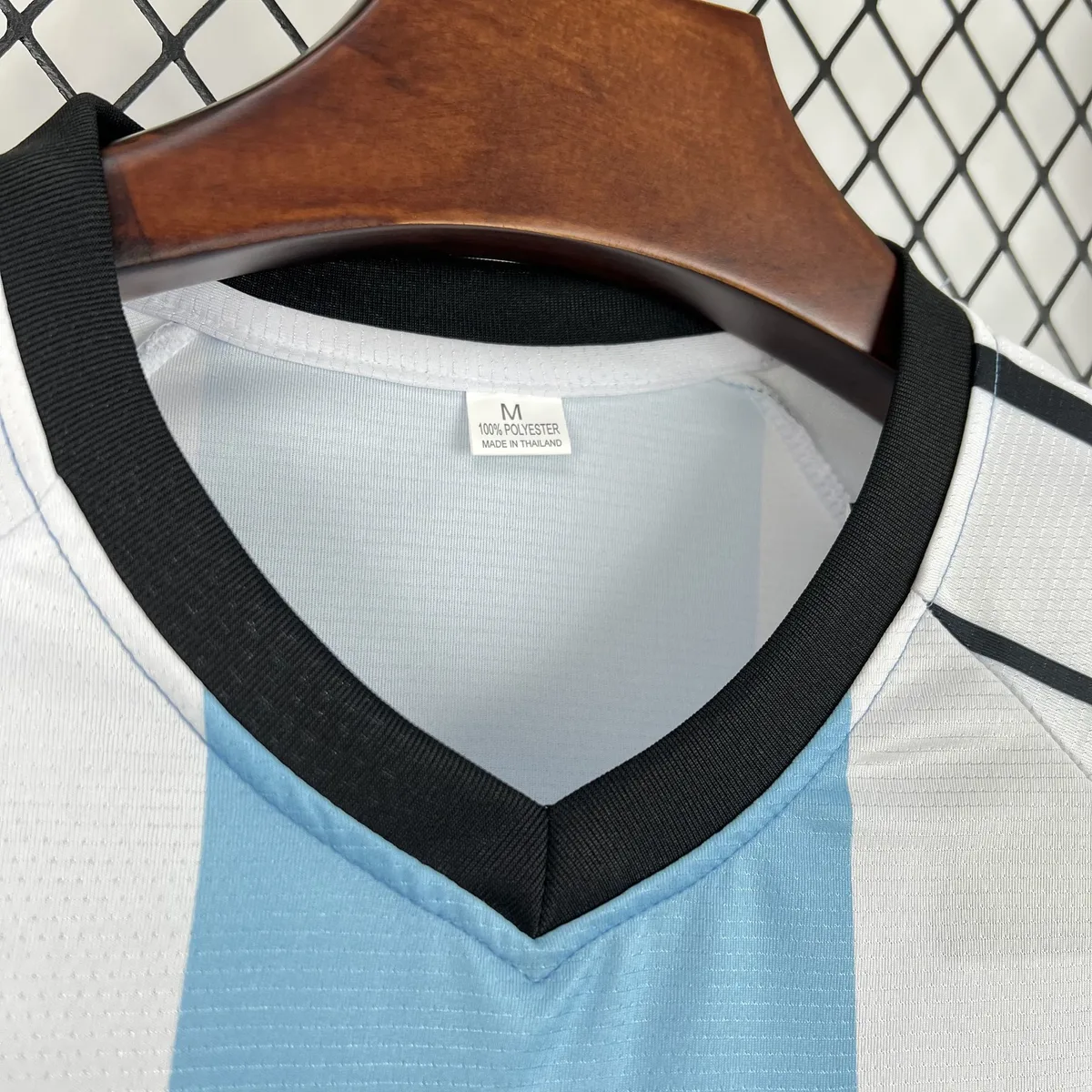 Unisex Light Blue Striped 2026 World Cup Style V-Neck Soccer Jersey, foto 6