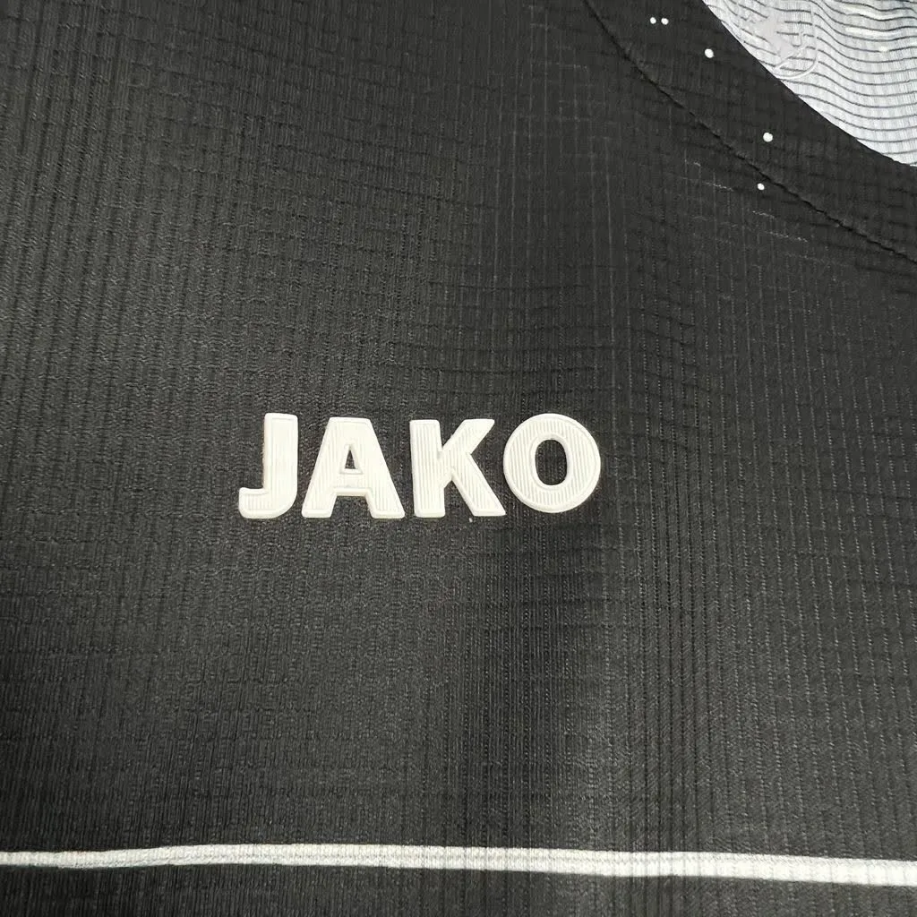 VfB Stuttgarts 2024/25 Thirds Jersey, foto 6
