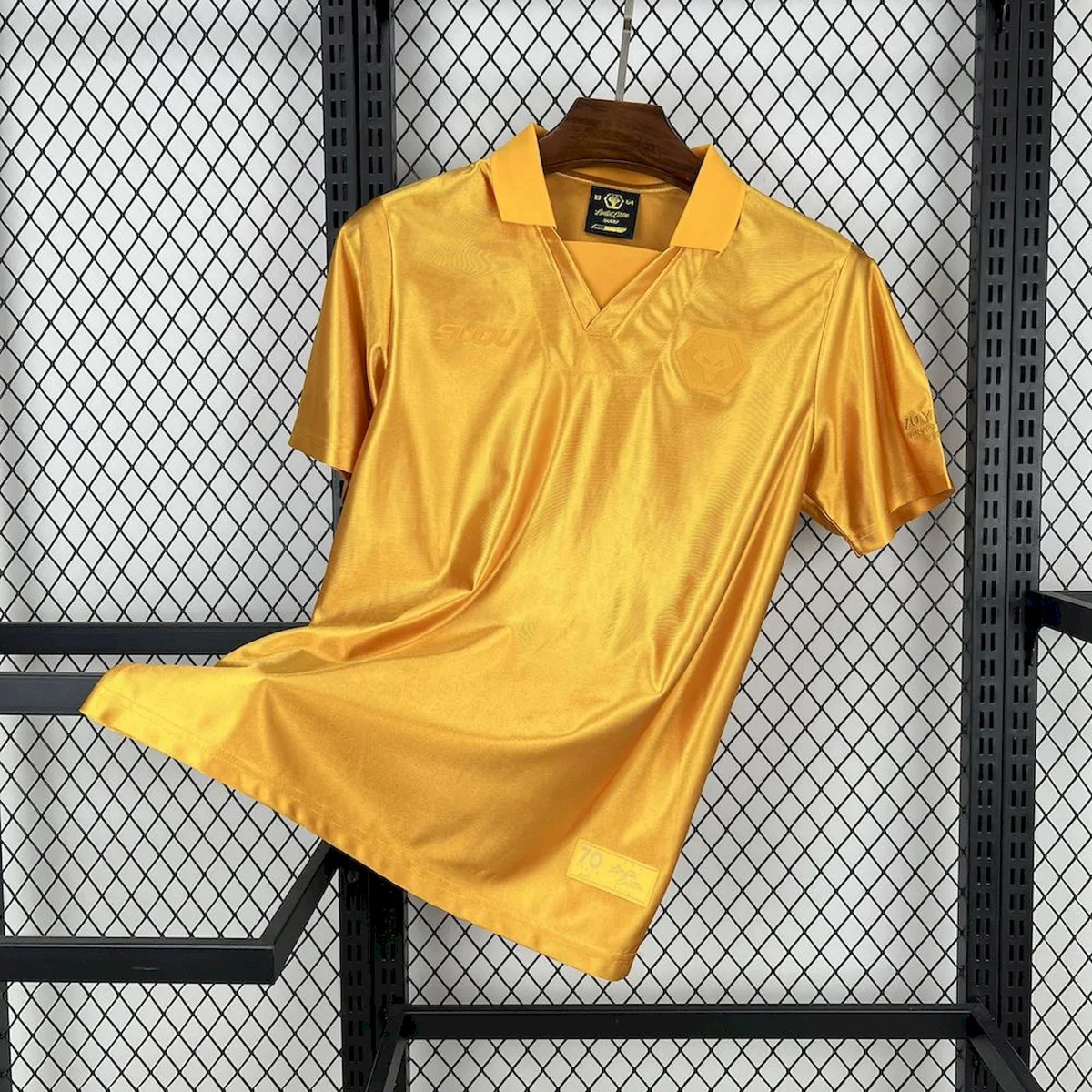 Wolves 2025/26 70th Snniversary Jersey, foto 1