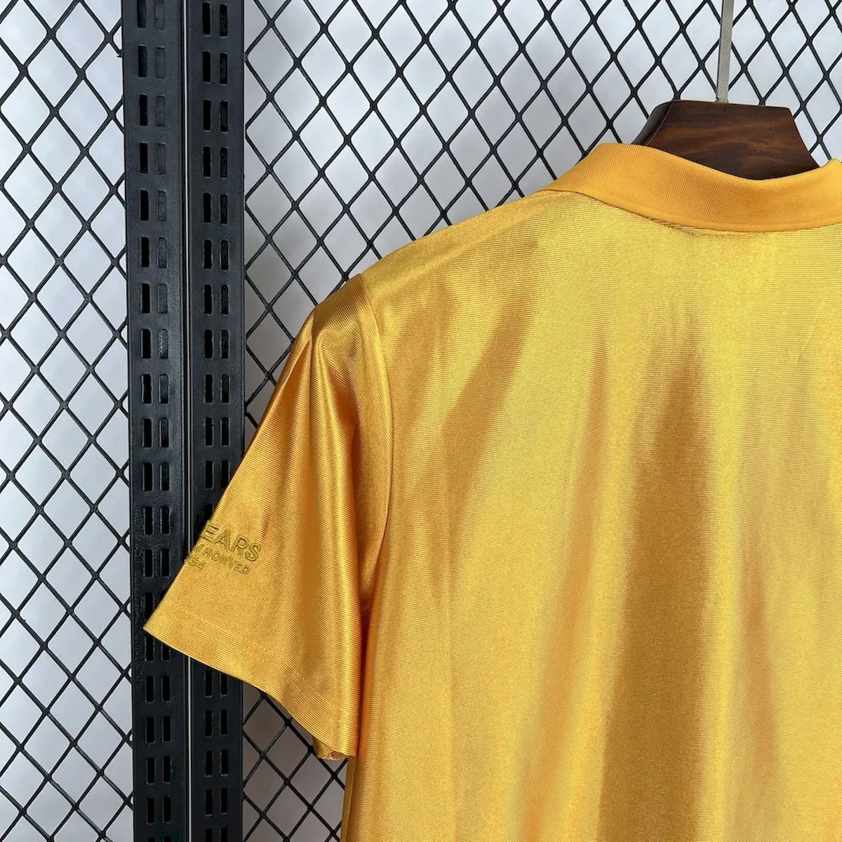Wolves 2025/26 70th Snniversary Jersey, foto 2