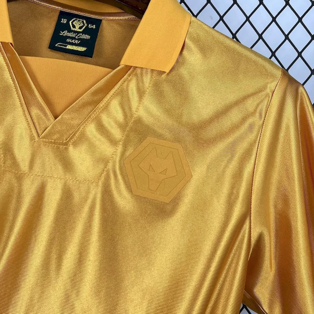 Wolves 2025/26 70th Snniversary Jersey, foto 6